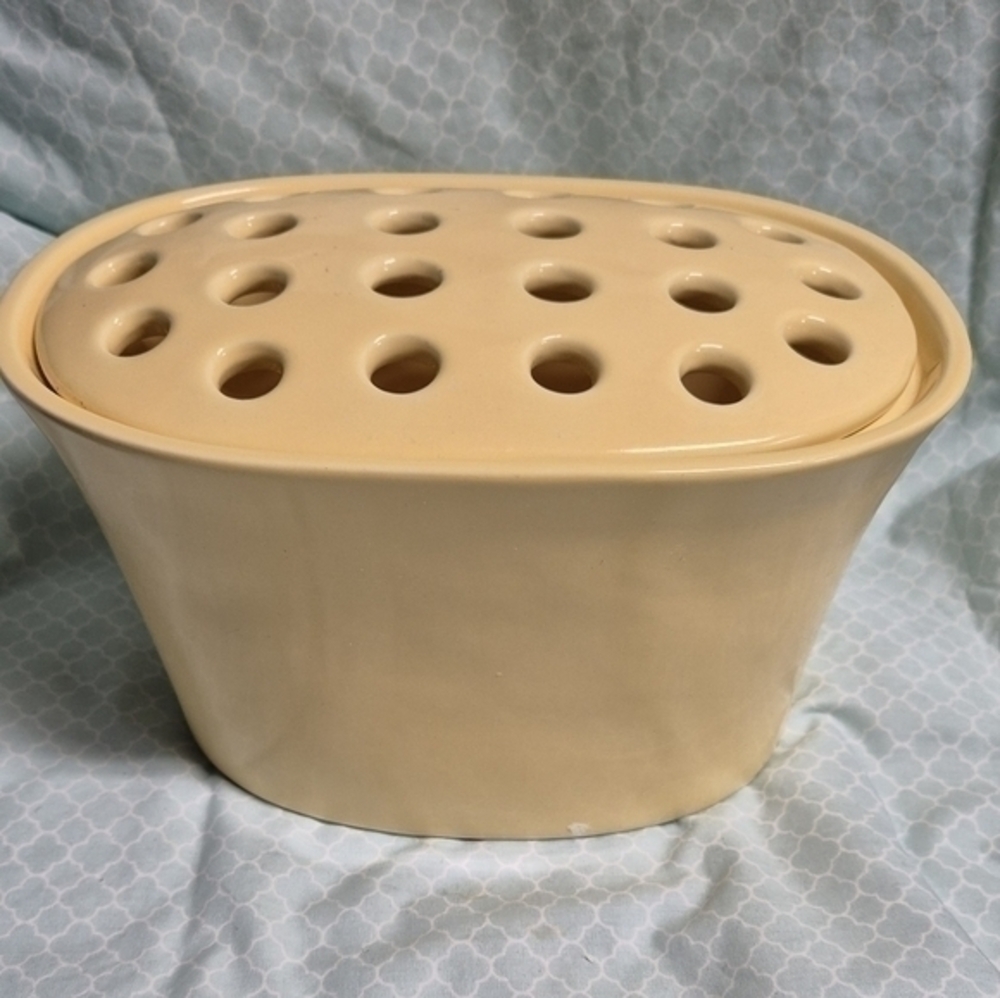 Southern Living at Home Yellow Ceramic Large Flower Frog Pre-owned